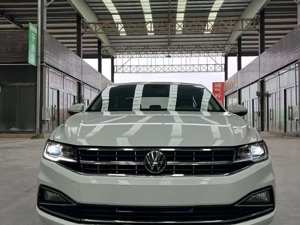 VOLKSWAGEN BORA