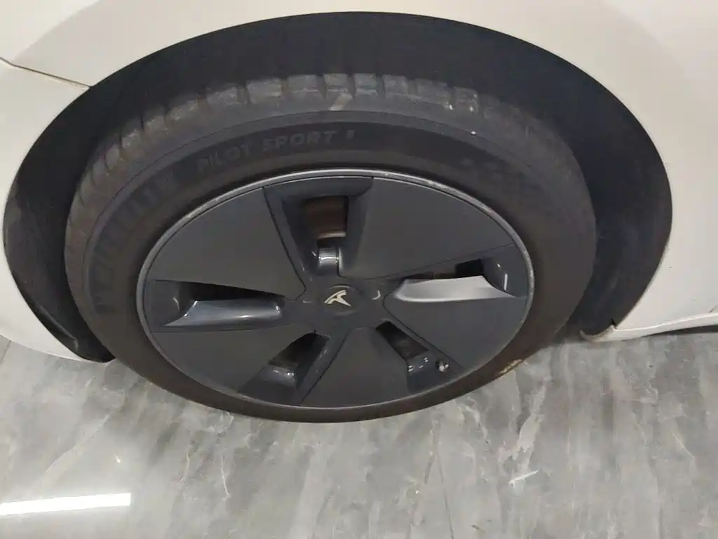 Tesla Model 3 — миниатюра 23