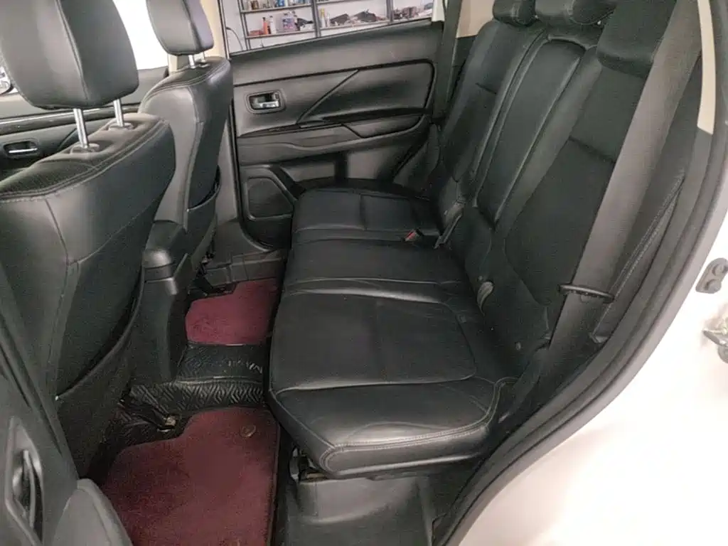 Mitsubishi Outlander — миниатюра 17