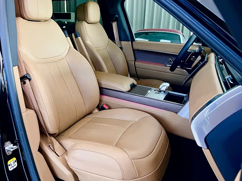 Land Rover Range Rover 2024 3.0 L6 400PS Long Wheelbase мест