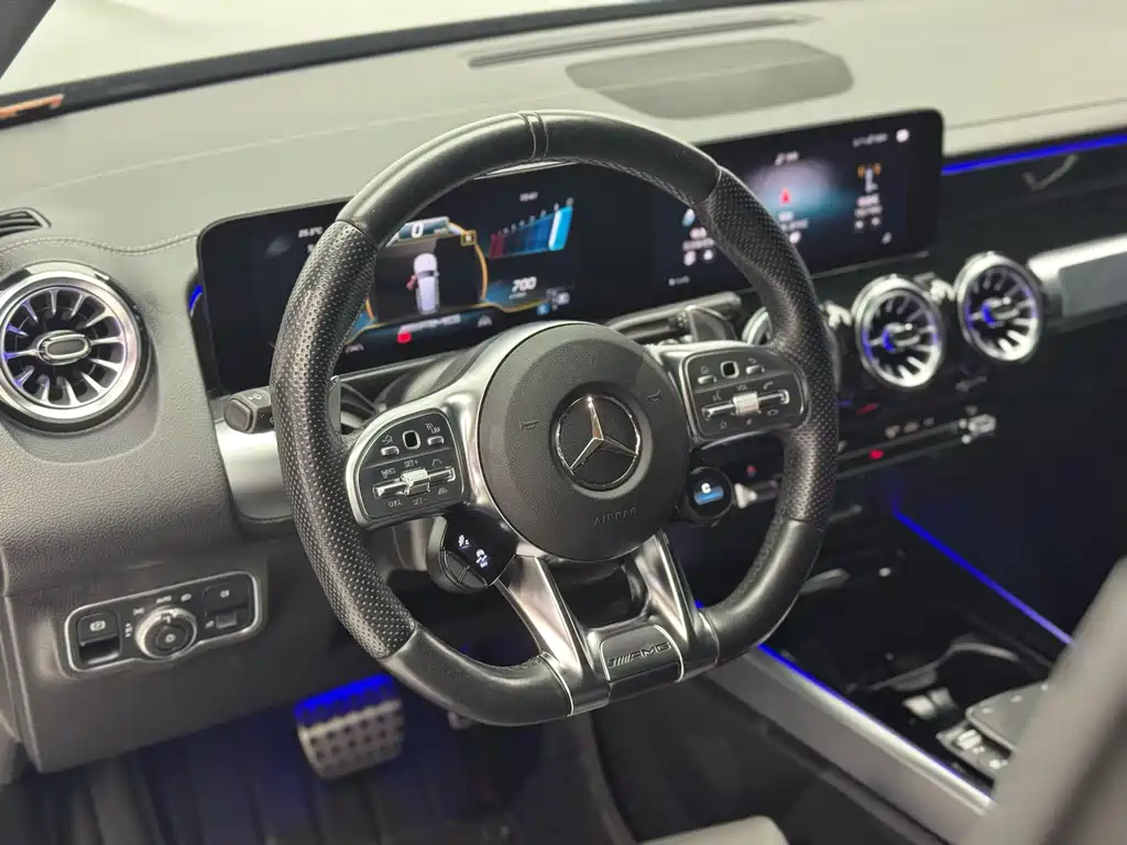 MERCEDES-BENZ GLB AMG