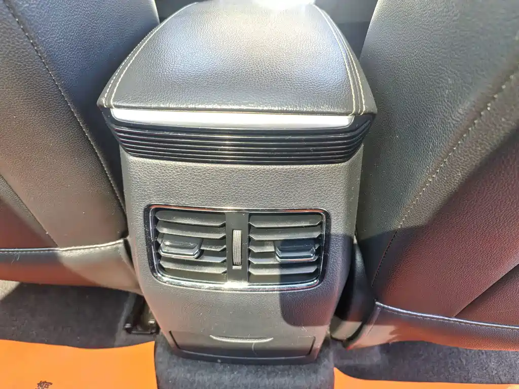 Roewe RX5 New Energy - фото 13