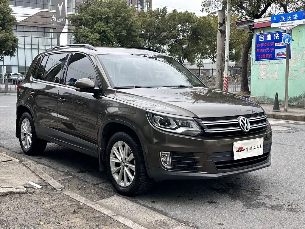 VOLKSWAGEN TIGUAN