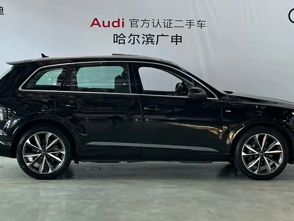 Audi Q7 2023 55 TFSI quattro S line Sport