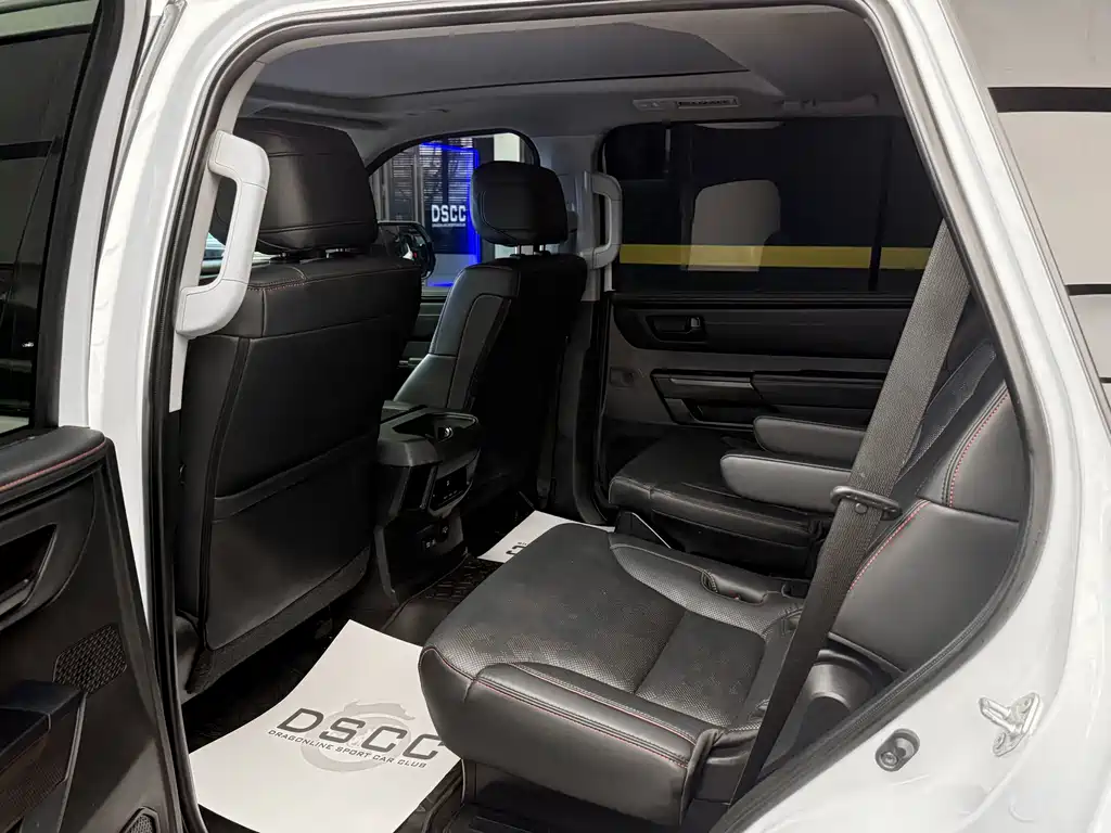 Toyota Sequoia — миниатюра 8