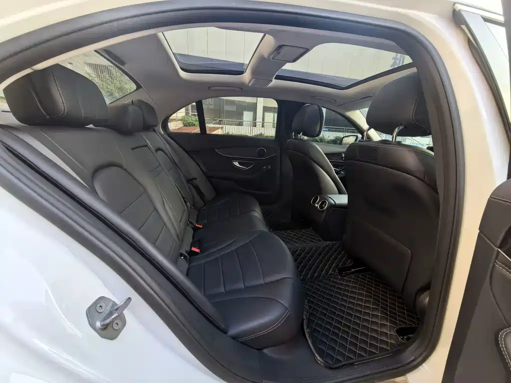 Mercedes-Benz C-Class — миниатюра 13