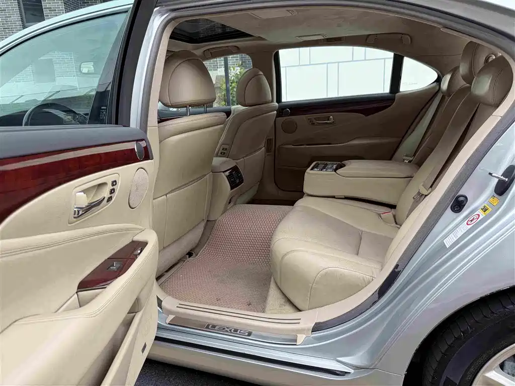 Lexus LS — миниатюра 7
