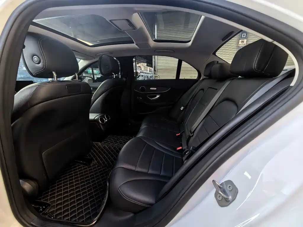 Mercedes-Benz C-Class — миниатюра 11