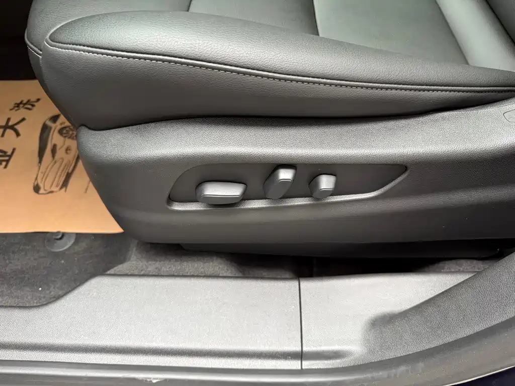 Cadillac XT4 — миниатюра 20