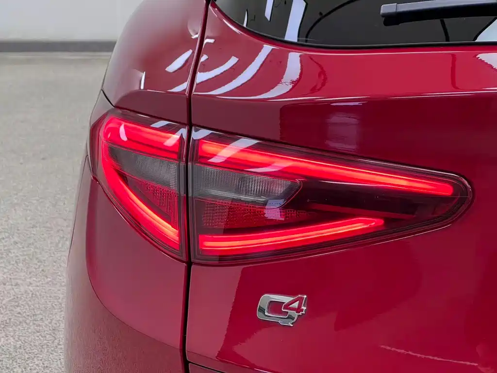 Alfa Romeo Stelvio — миниатюра 10