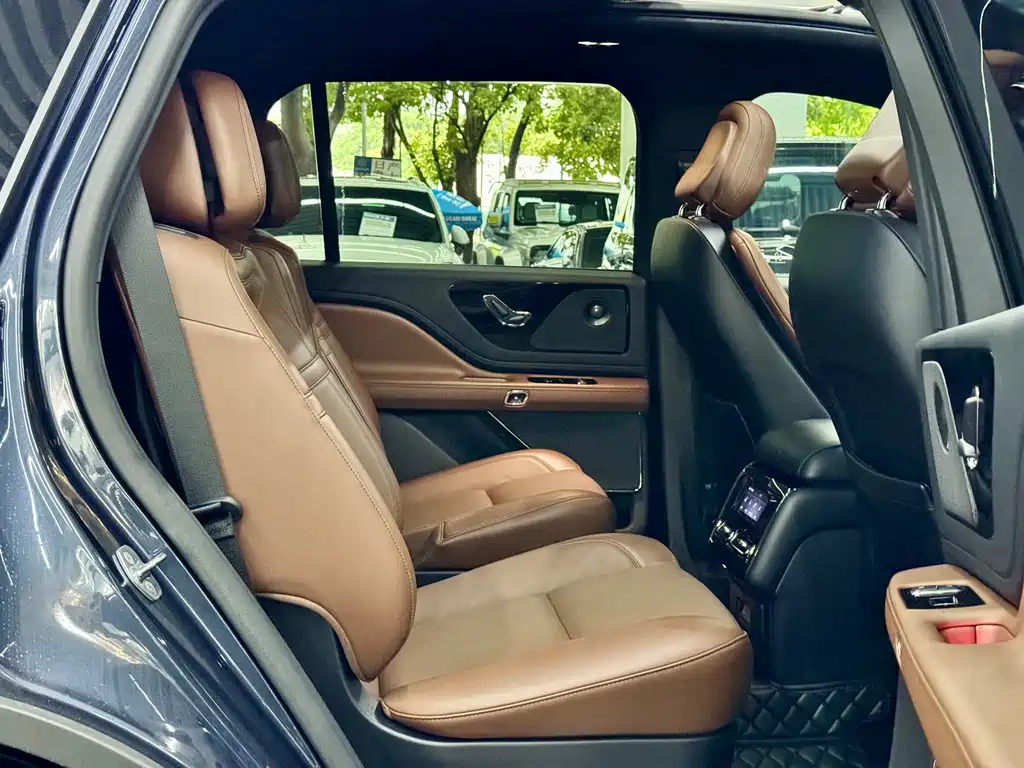 Lincoln Aviator — миниатюра 9