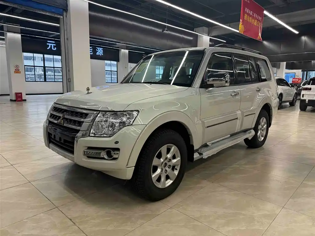 Mitsubishi Pajero (Import) 0
