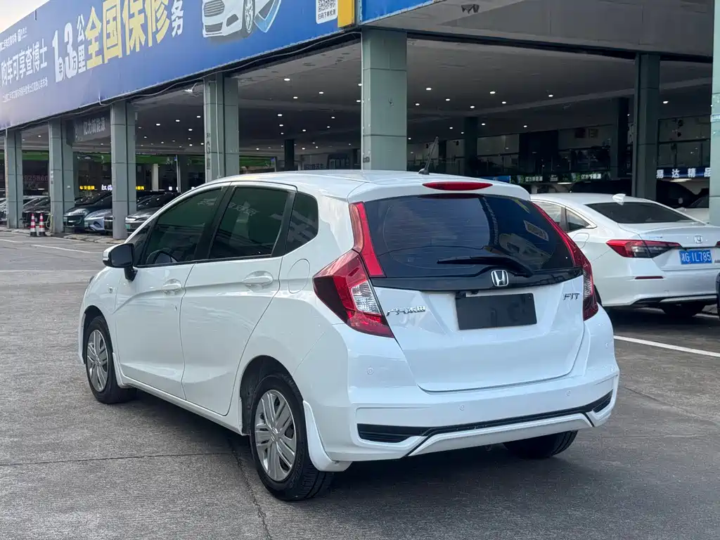 Honda Fit — миниатюра 9