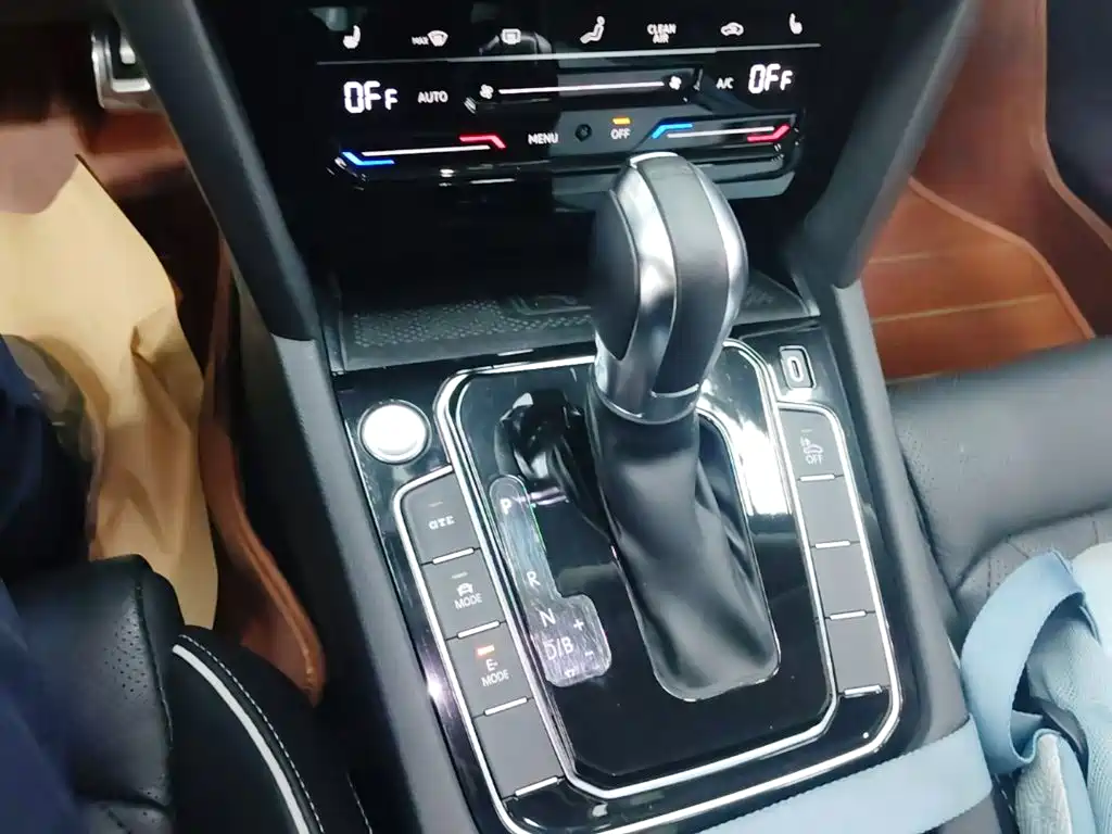 Volkswagen Magotan PHEV — миниатюра 14