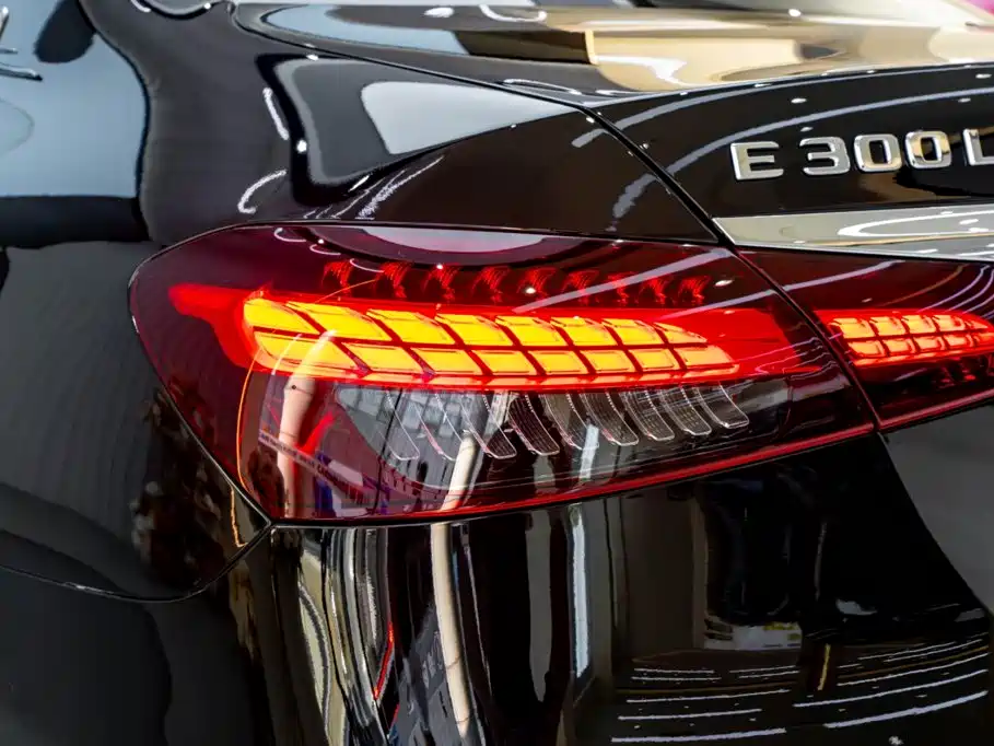 Mercedes-Benz E-Class — миниатюра 9