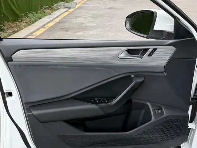 Volkswagen Sagitar — миниатюра 7