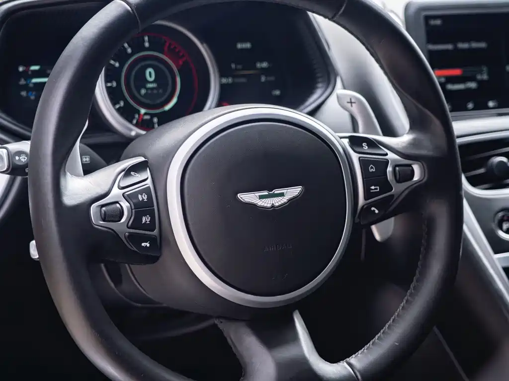 Aston Martin DB11 — миниатюра 13