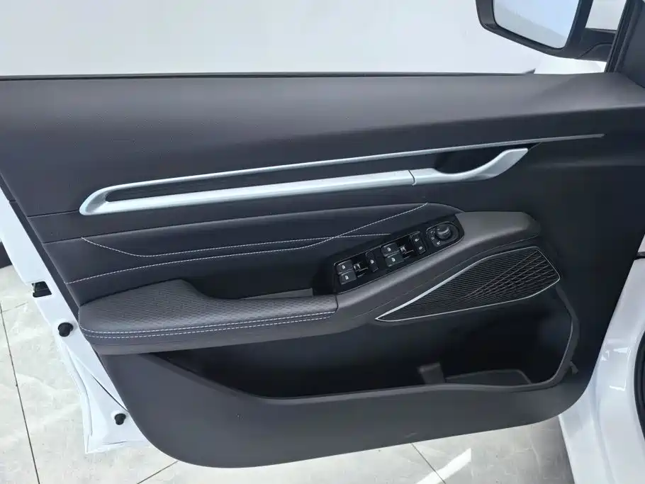Geely Emgrand — миниатюра 7