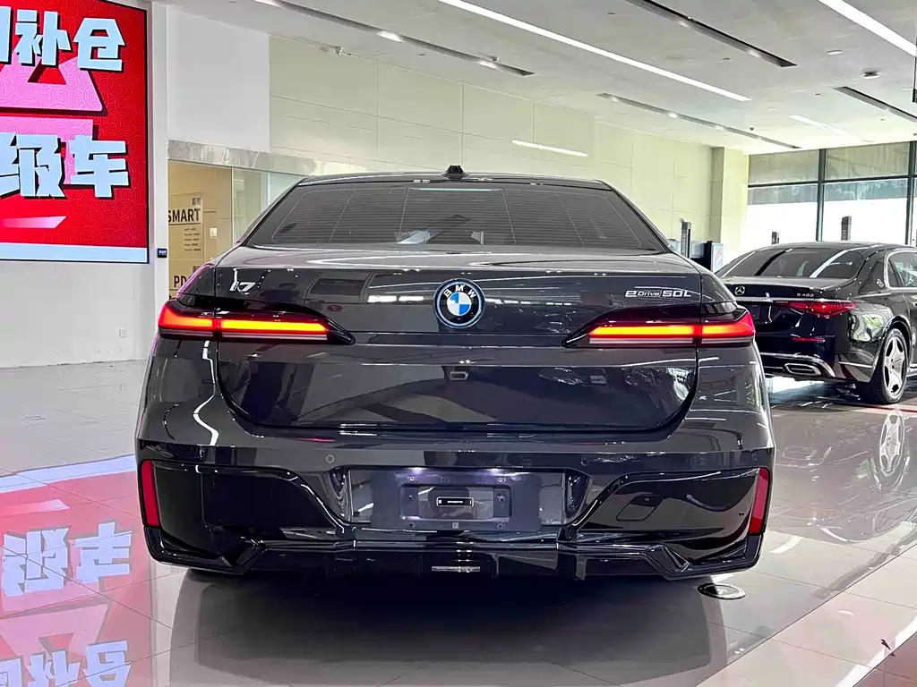 BMW i7 — миниатюра 10