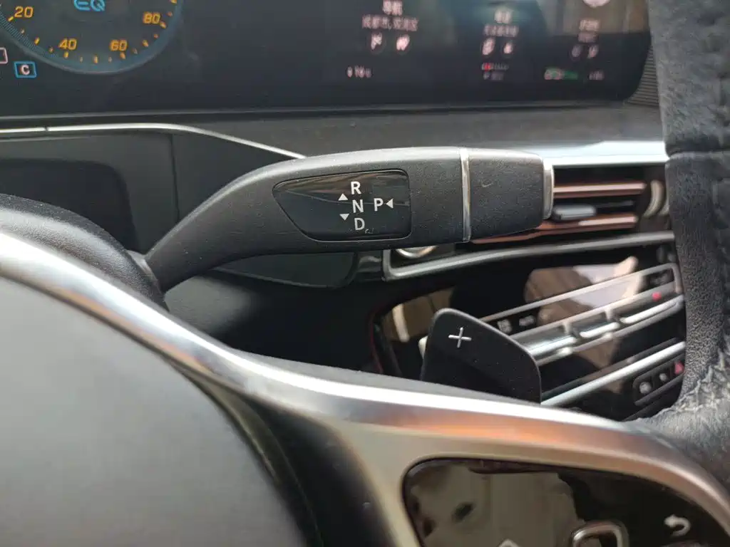 Mercedes-Benz EQC — миниатюра 15