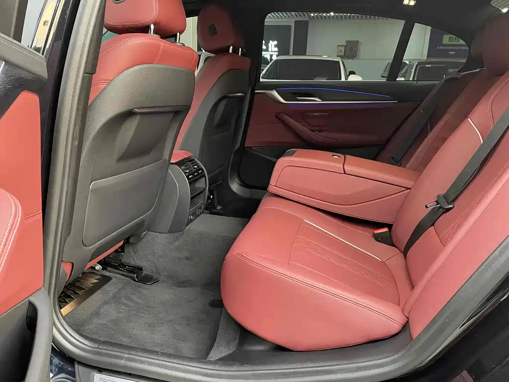 BMW 5 Series — миниатюра 6