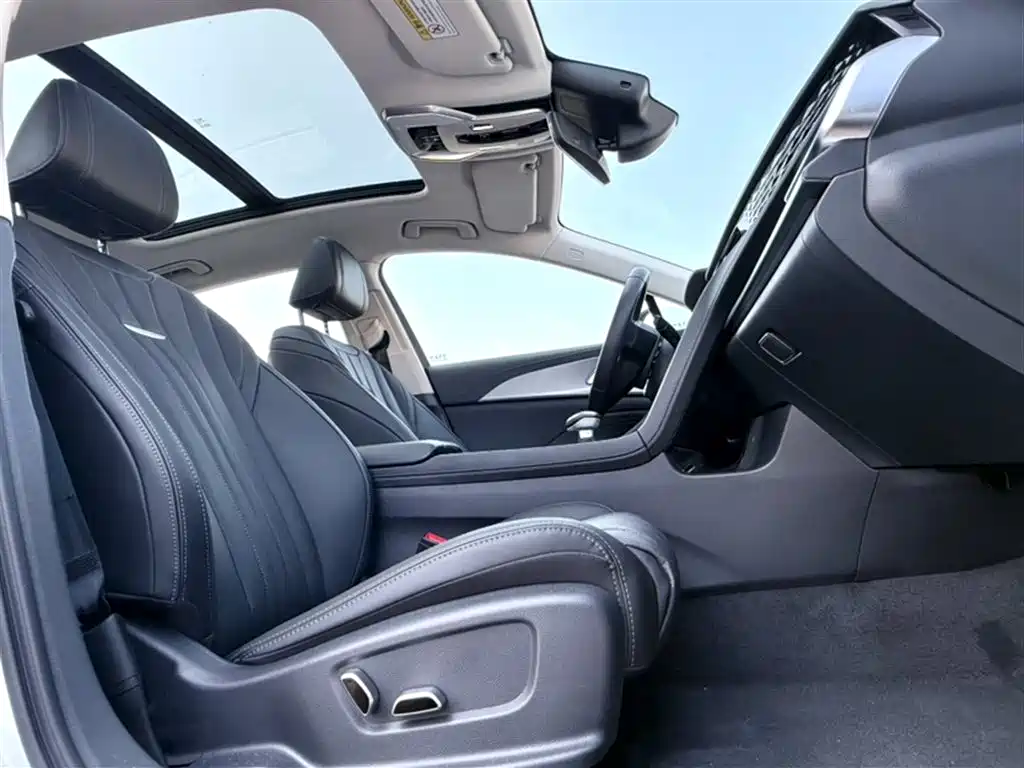 Hongqi H5 2023 1.5T HEV