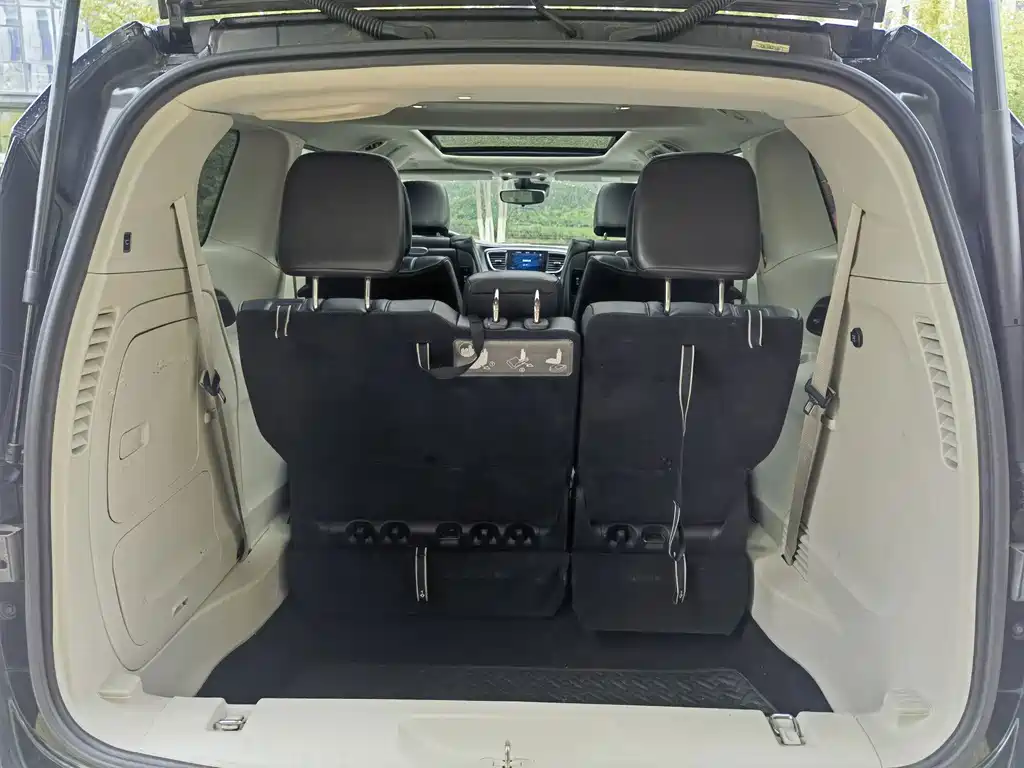 Chrysler Grand Voyager PHEV (Import) — миниатюра 17