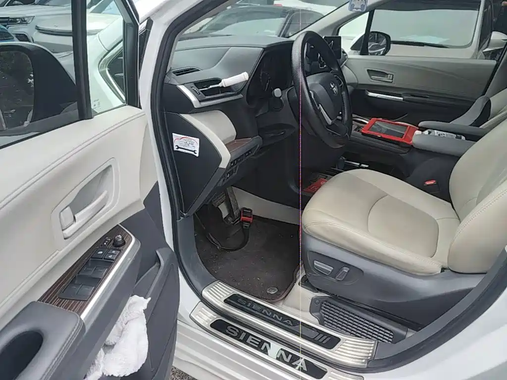 Toyota Sienna — миниатюра 16