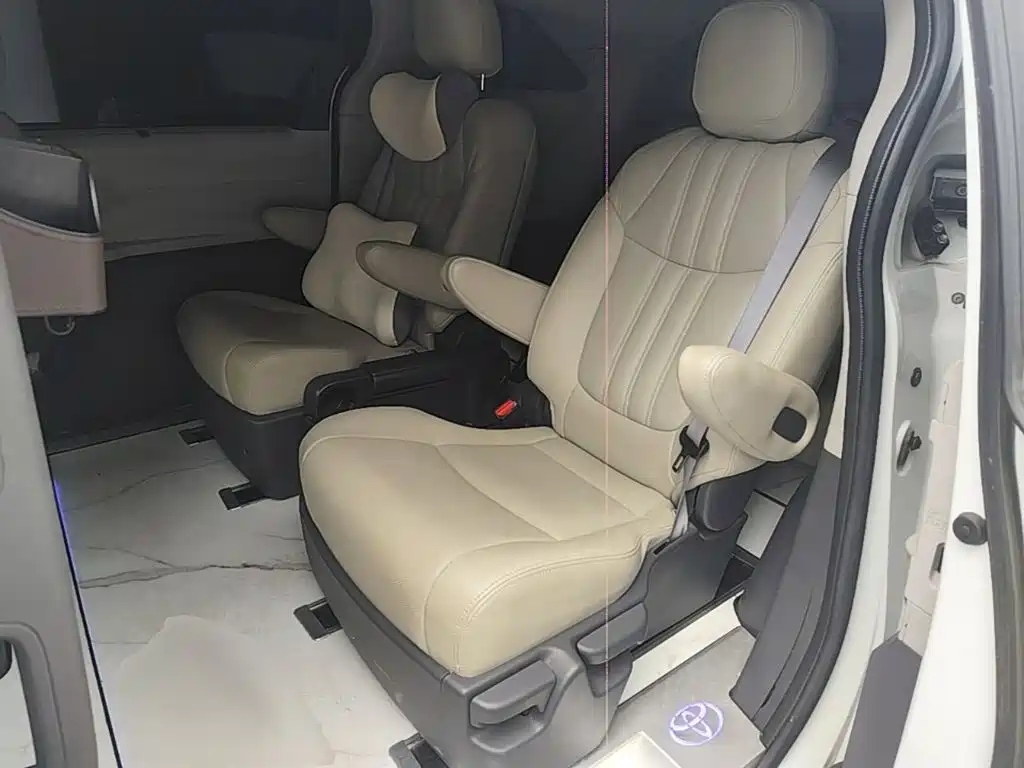 Toyota Sienna — миниатюра 17
