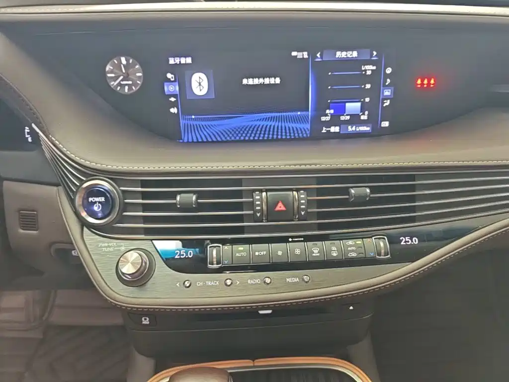 Lexus LS — миниатюра 13