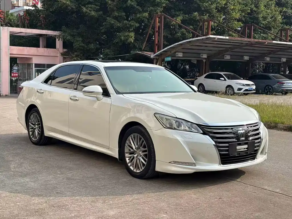 Toyota Crown — миниатюра 3