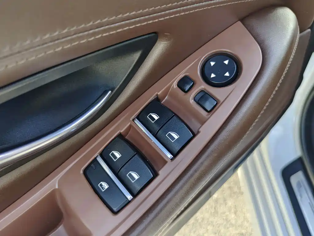 BMW 5 Series — миниатюра 15