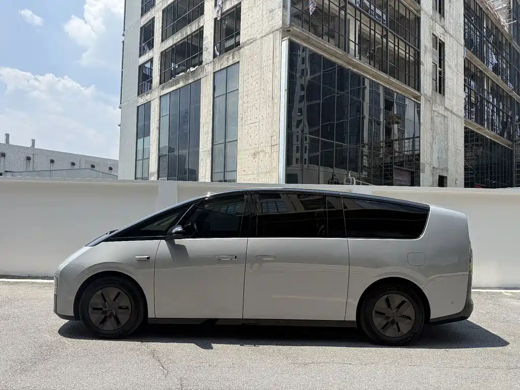 Li Auto Li MEGA — миниатюра 3