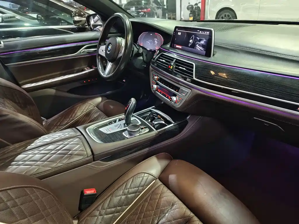 BMW 7 Series — миниатюра 14