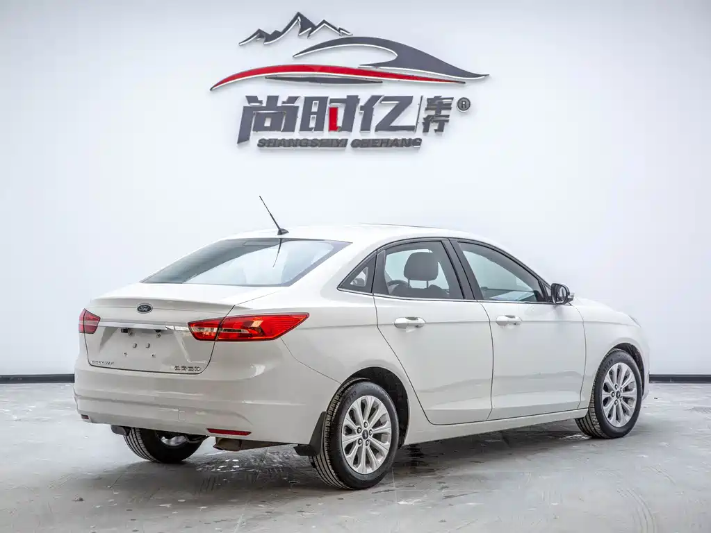 Ford Escort 2015 1.5L AT Fashion