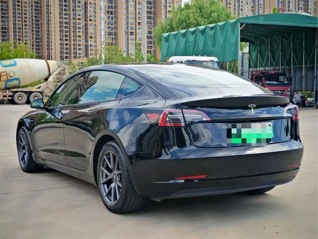Tesla Model 3 — миниатюра 5