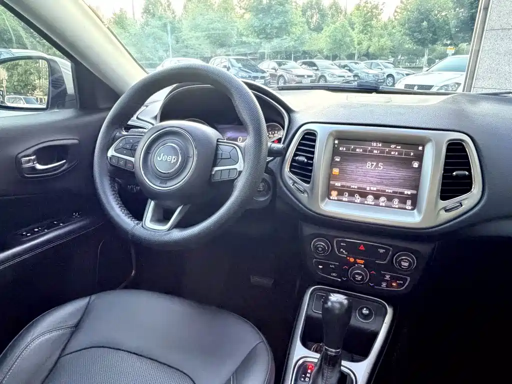 Jeep Compass — миниатюра 10