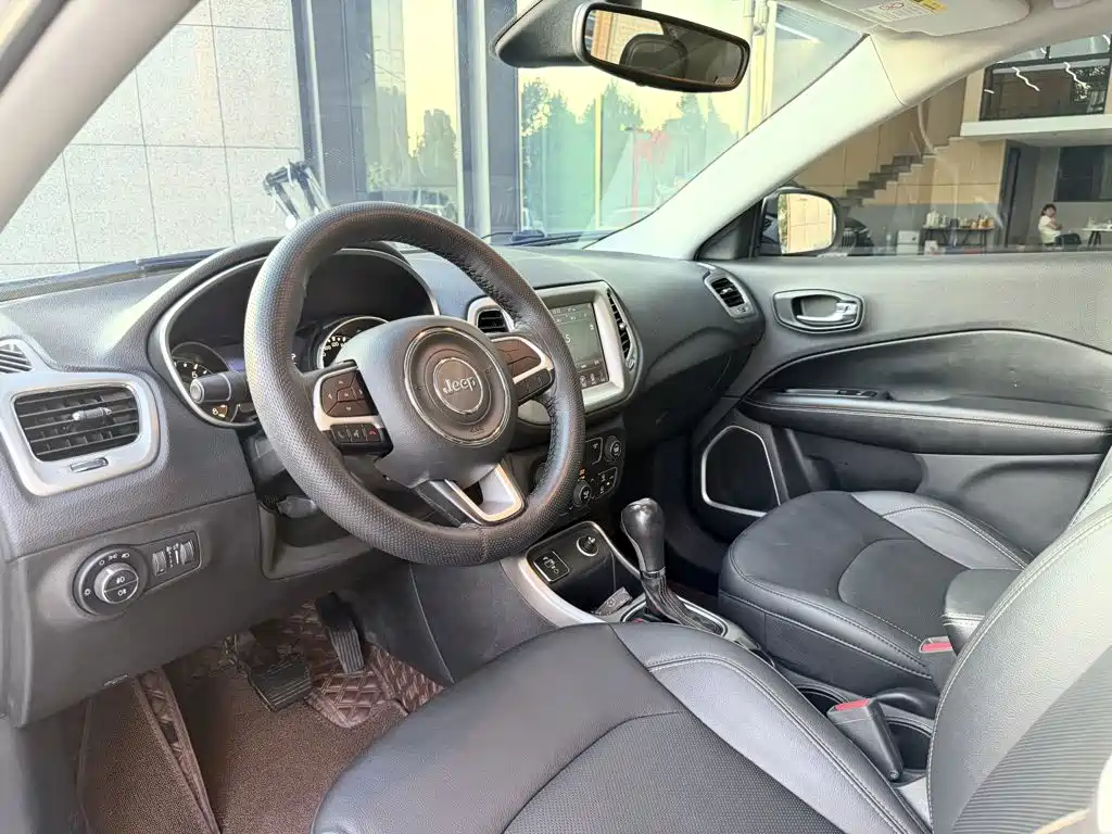 Jeep Compass — миниатюра 11