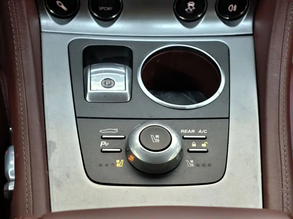 Aston Martin Rapide — миниатюра 35