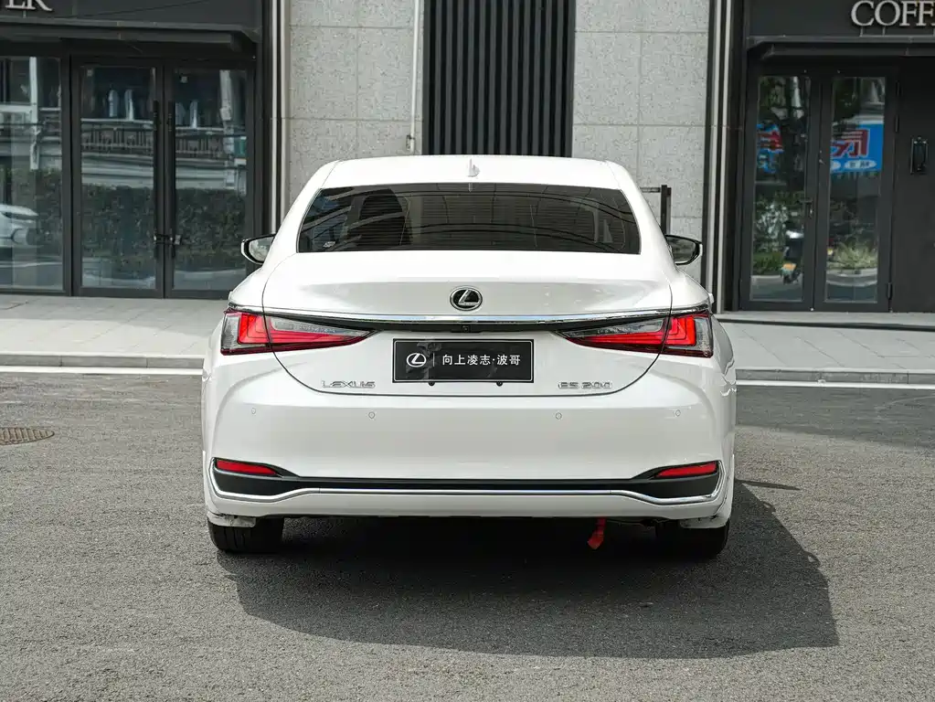 Lexus ES — миниатюра 5