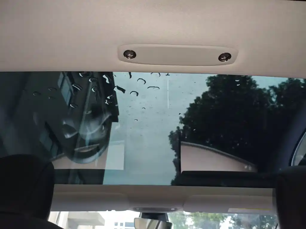 Tesla Model 3 — миниатюра 18