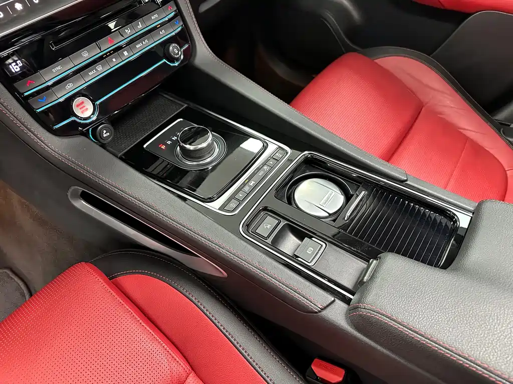Jaguar F-PACE — миниатюра 21