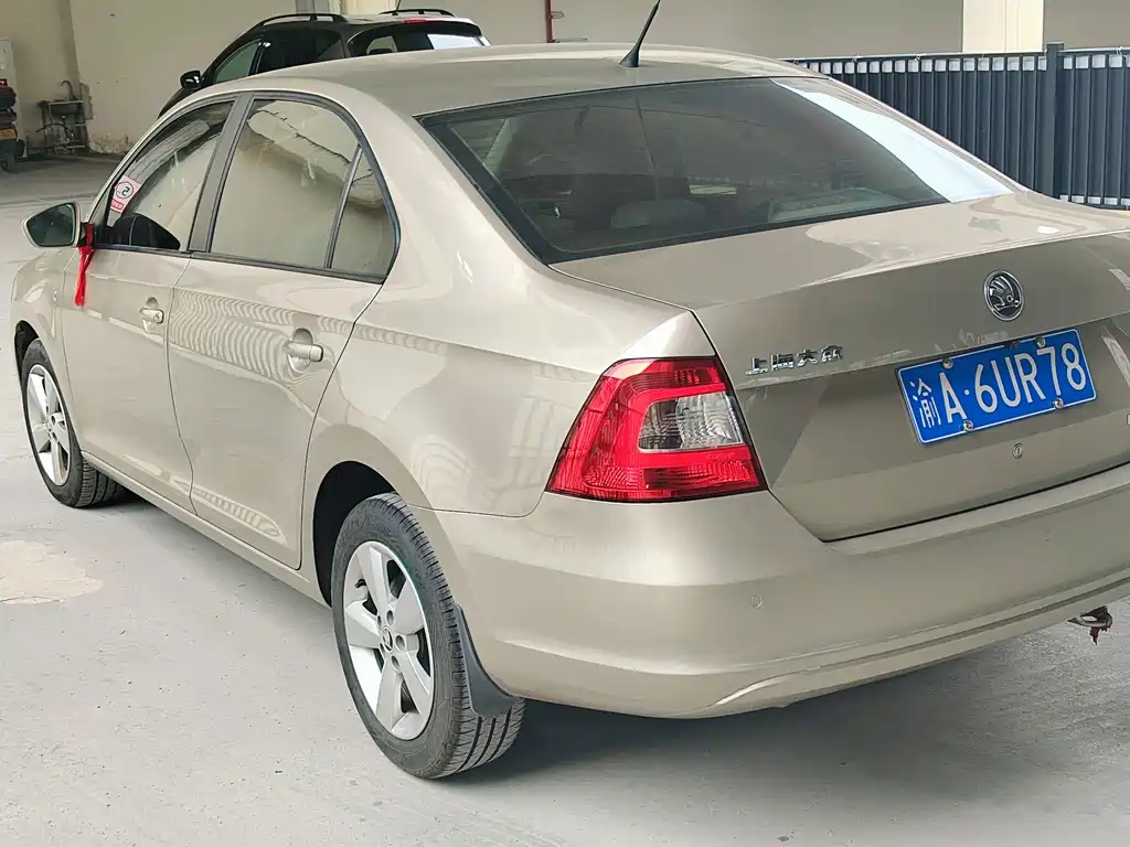 Skoda Rapid — миниатюра 5