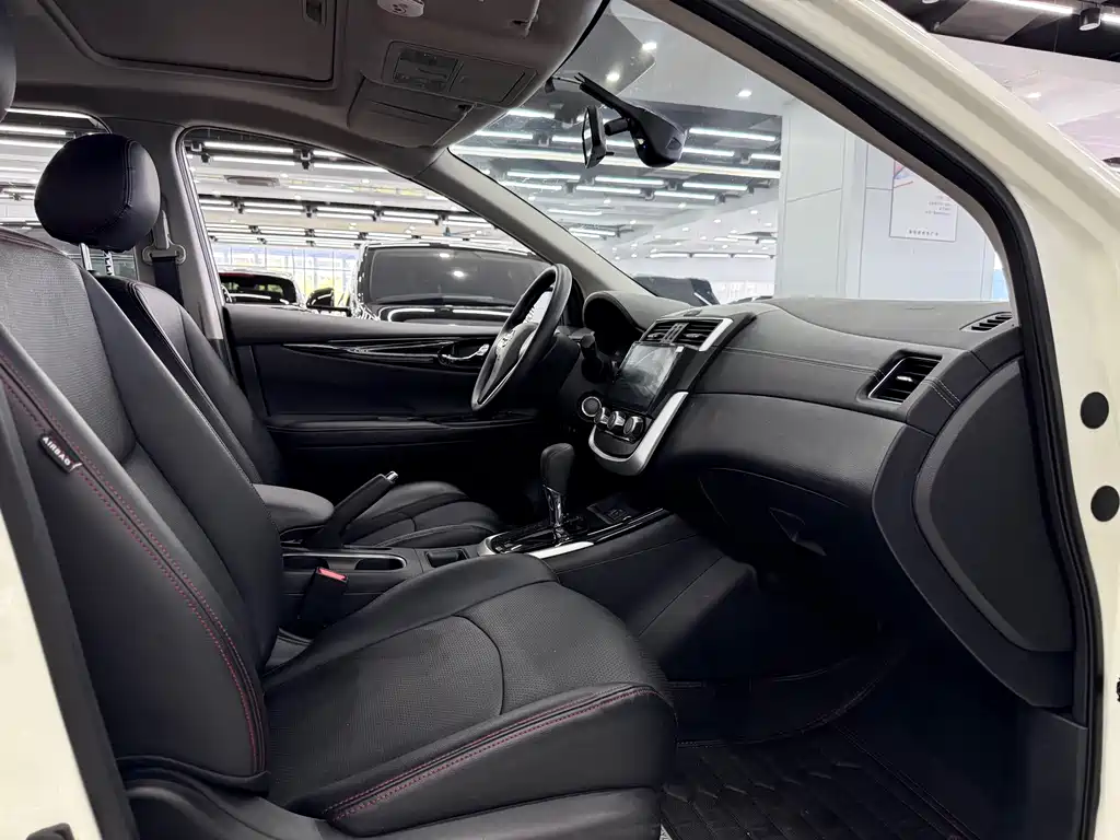 Nissan Tiida — миниатюра 4