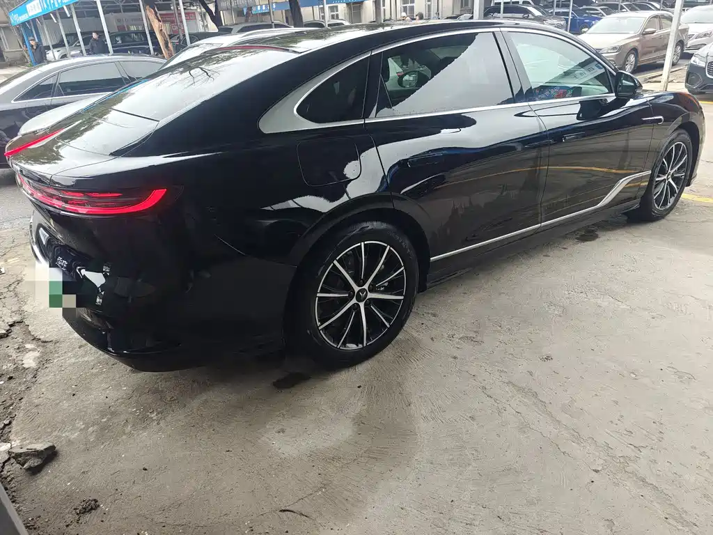 VOYAH LANTU CHASING LIGHT