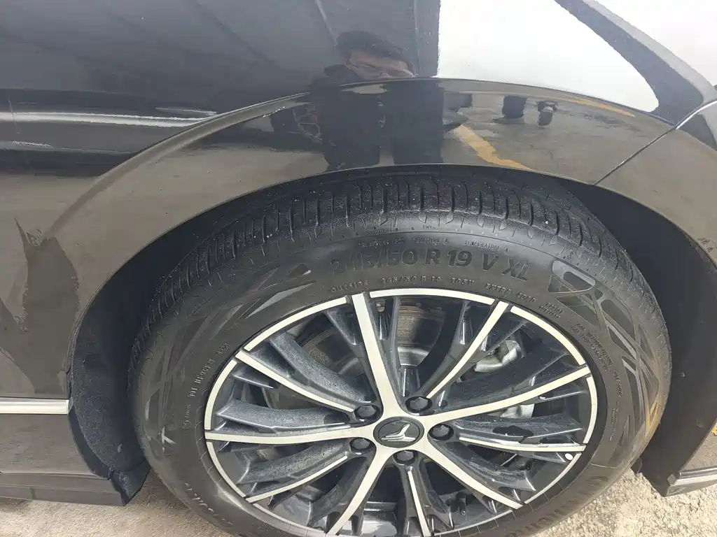 VOYAH LANTU CHASING LIGHT