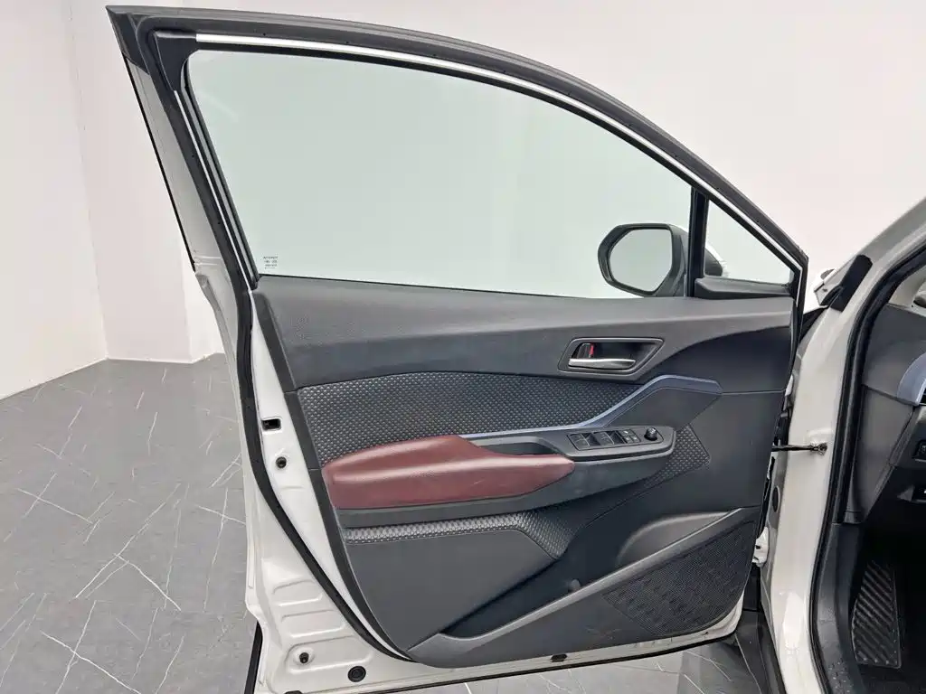 Toyota IZOA — миниатюра 12