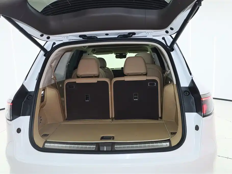 AITO ASK THE WORLD M8