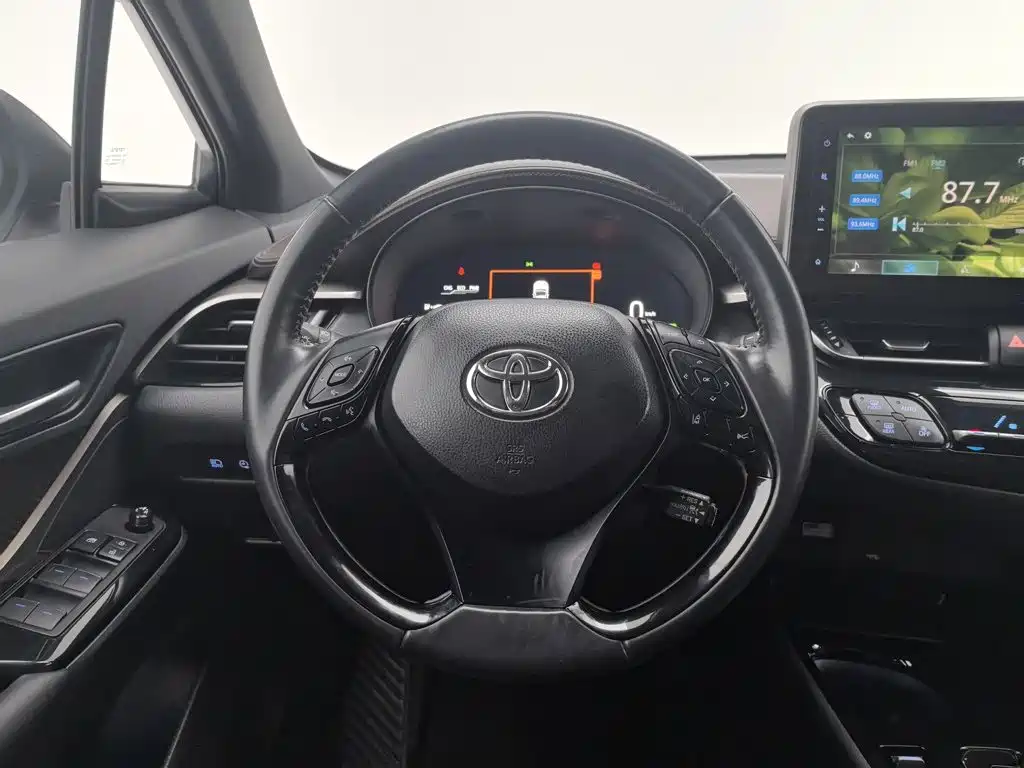 Toyota C-HR EV — миниатюра 11