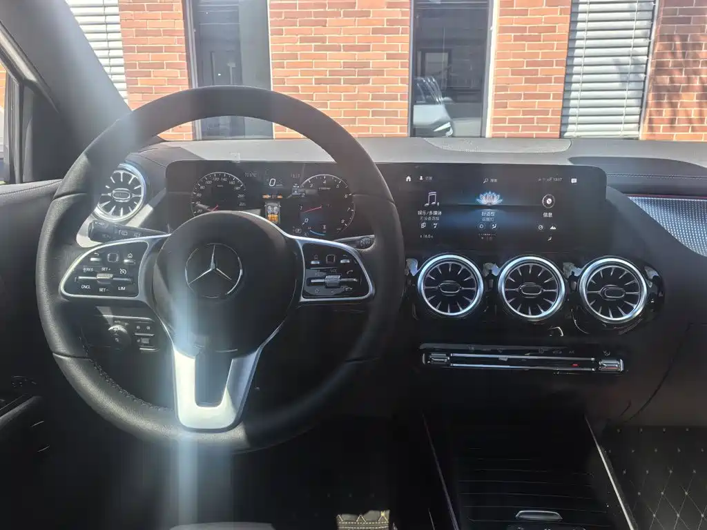 Mercedes-Benz GLA — миниатюра 19